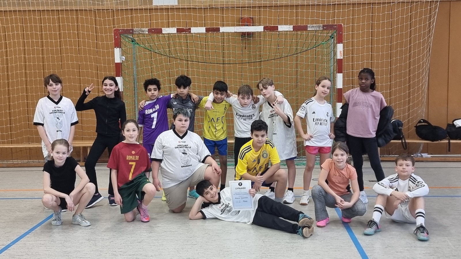 Schüler beim Zweifelderballtunier